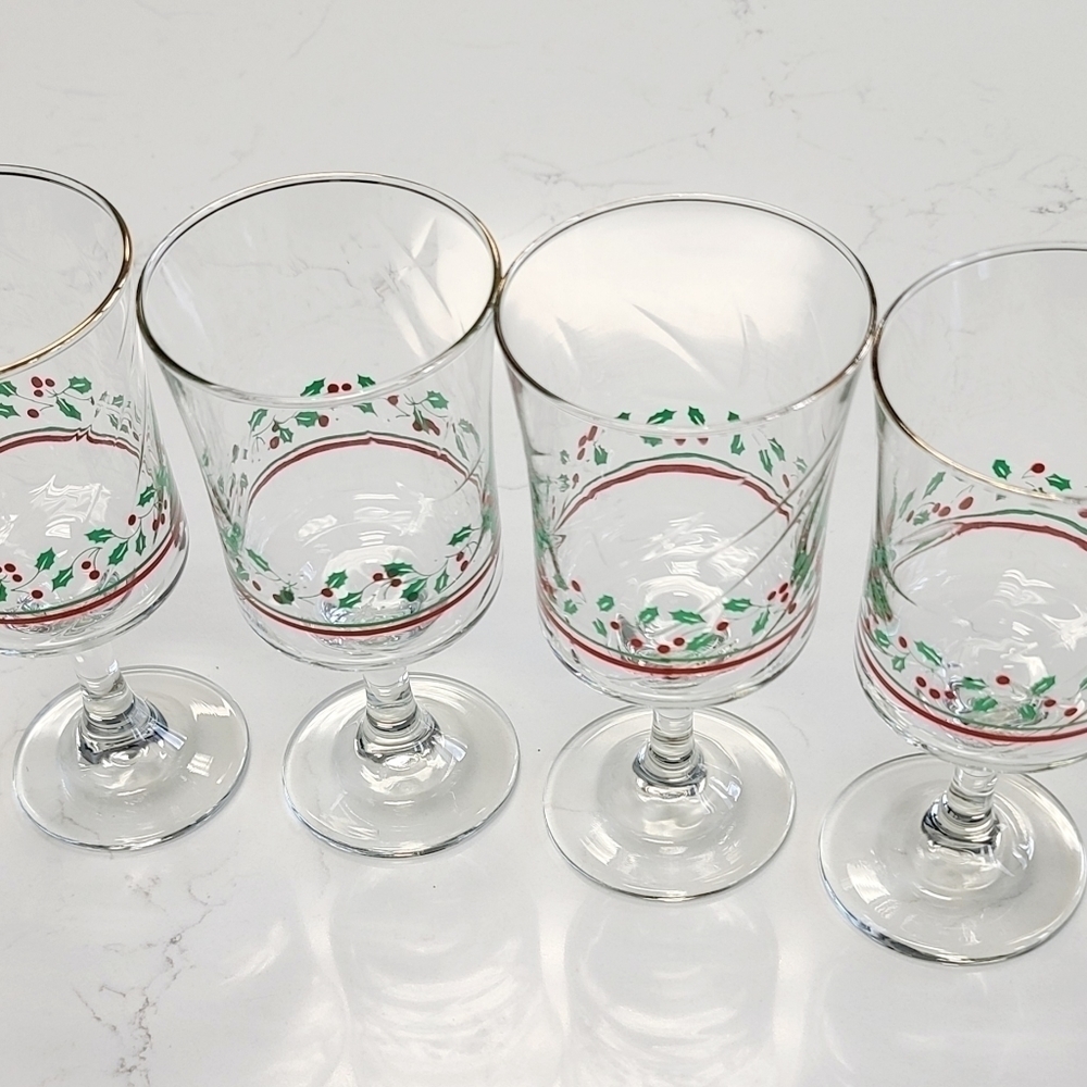 CHRISTMAS WINE GLASSES